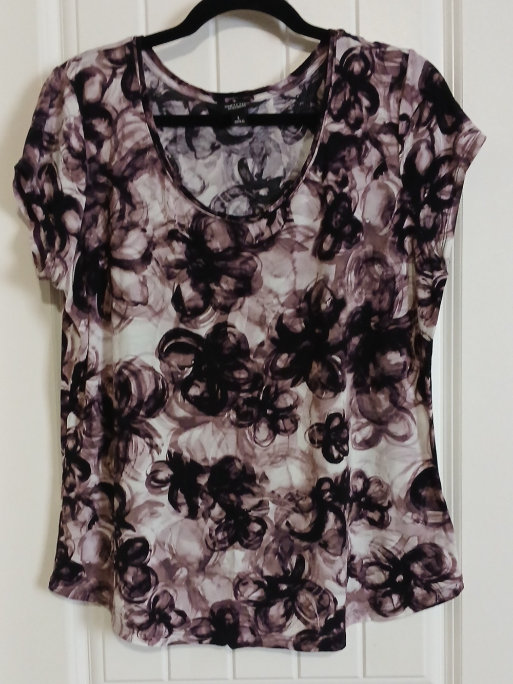 Simply Vera Vera Wang Black and Tan Floral Scoop Neck Short Sleeve Top